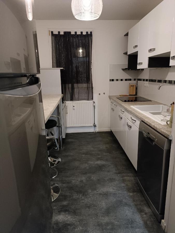 Stylish 1-bedroom Flat With Beautiful Terrace , For A Cosy Retreat Apartamento *